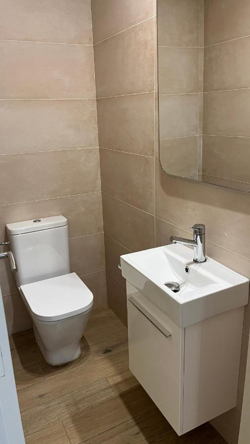 Apartamento En La Playa. Free Parking. Free Wifi L' Escala Exterior foto